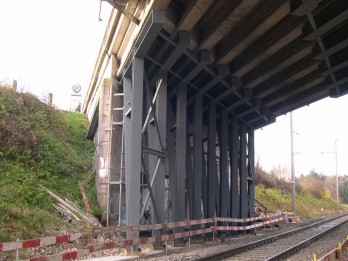Stahlbau Eisenbahnbrücke Steinhausen